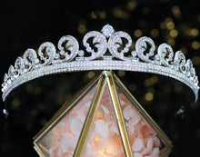 Load image into Gallery viewer, Kate&#39;s Cartier Halo platinum-plated tiara replica (platinum plated)