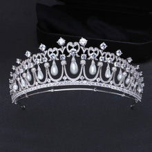 Load image into Gallery viewer, Pearl Lovers&#39; Knot tiara replica (platinum plated)